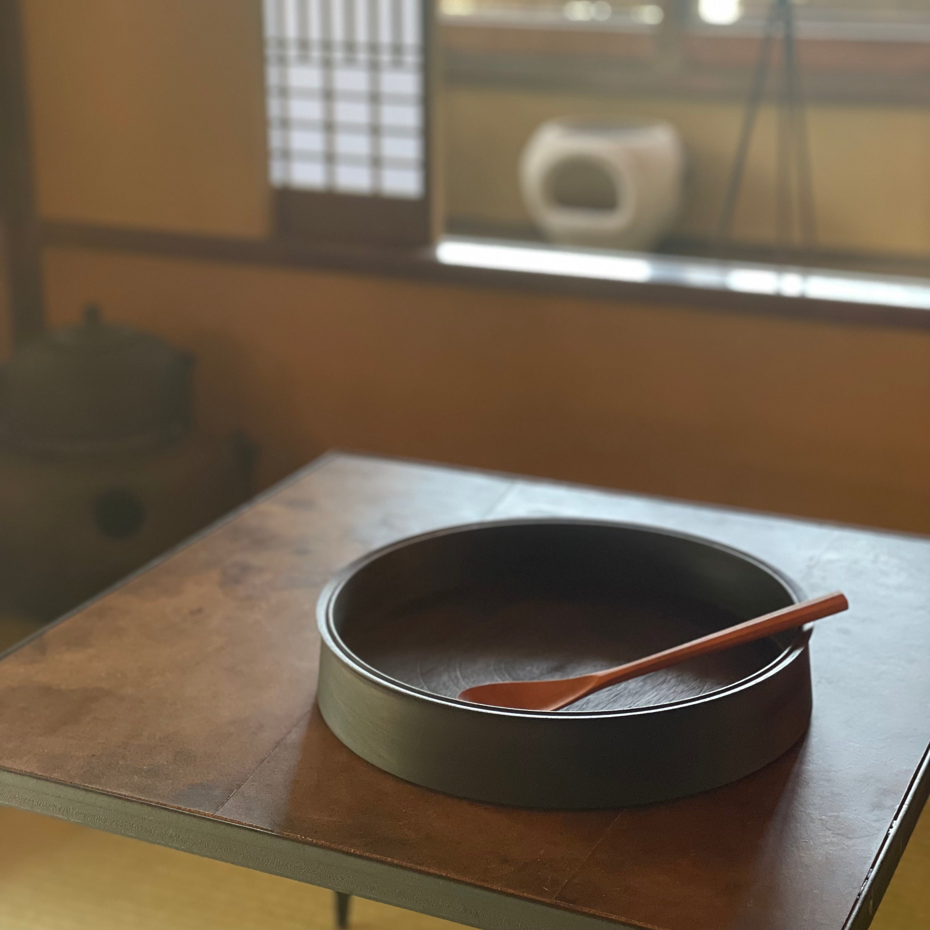 摺鉦鉢（26cm）　ウォルナット　鉄媒染