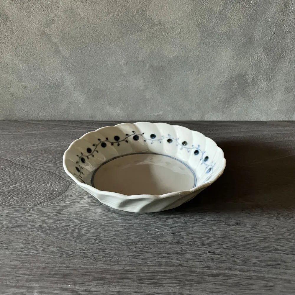 染付果実文ねじり　6寸鉢