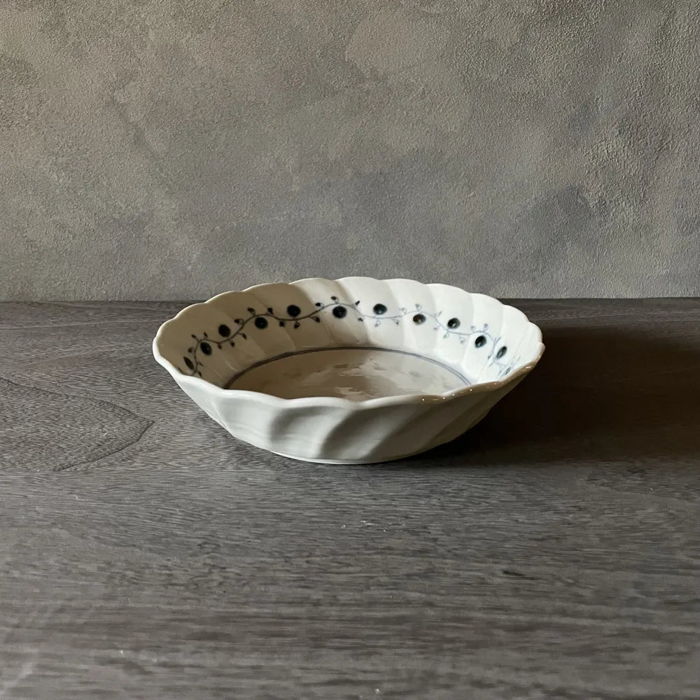 染付果実文ねじり　6寸鉢