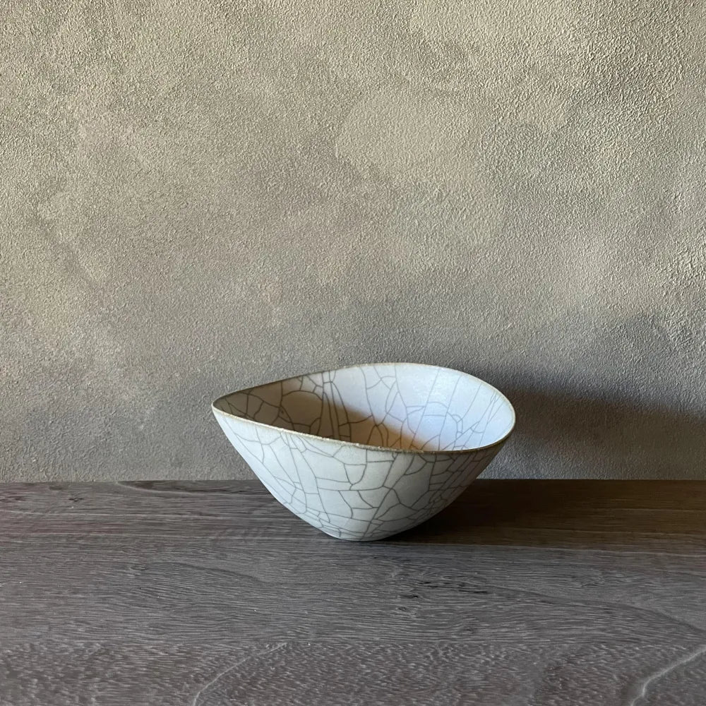 炭入り楕円鉢（中）