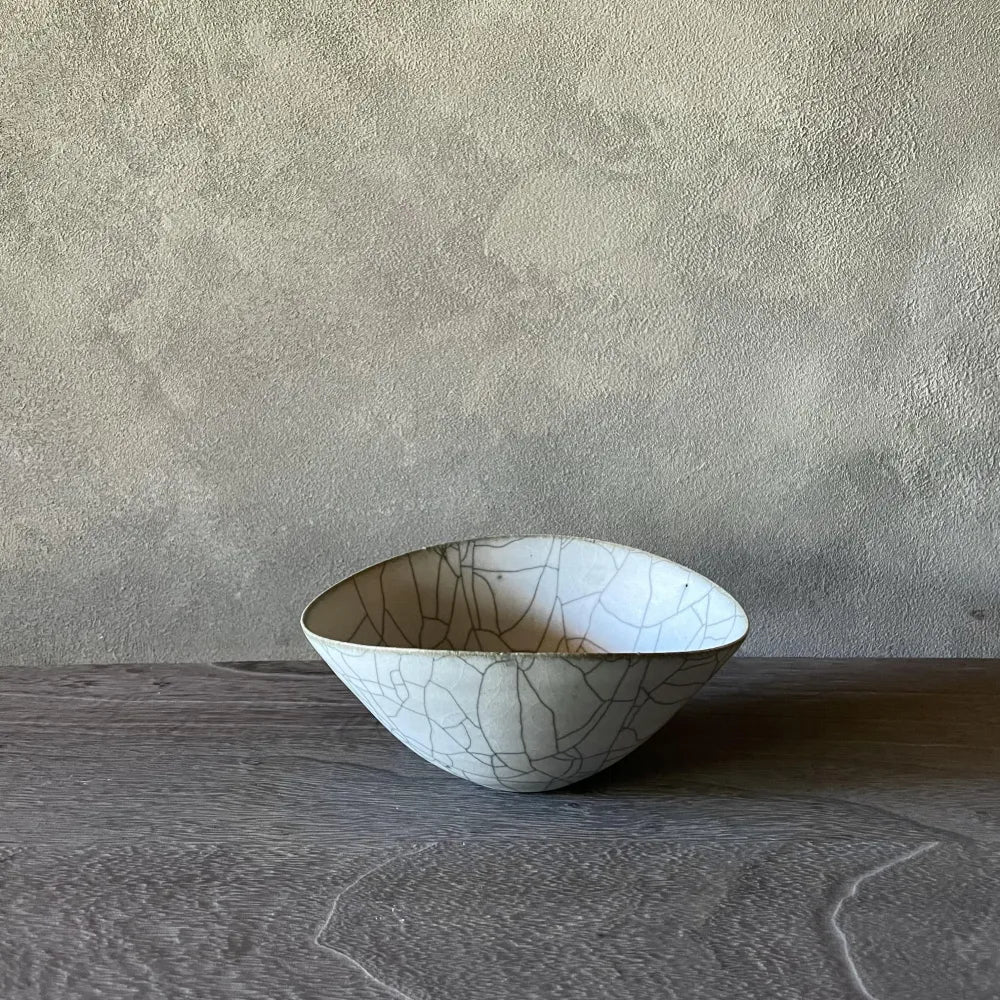 炭入り楕円鉢（中）