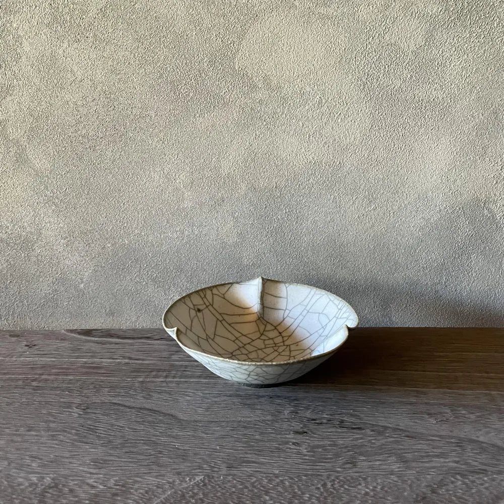 炭入り三弁小鉢