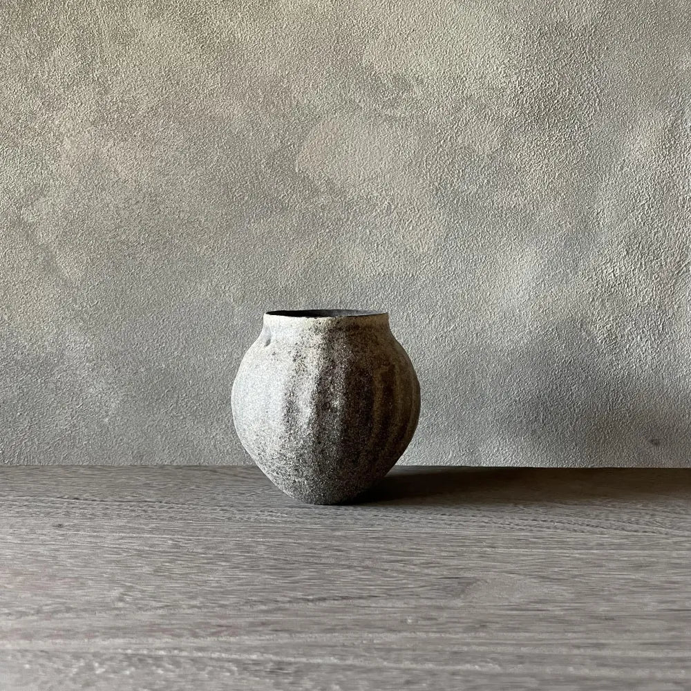 花器　グレー