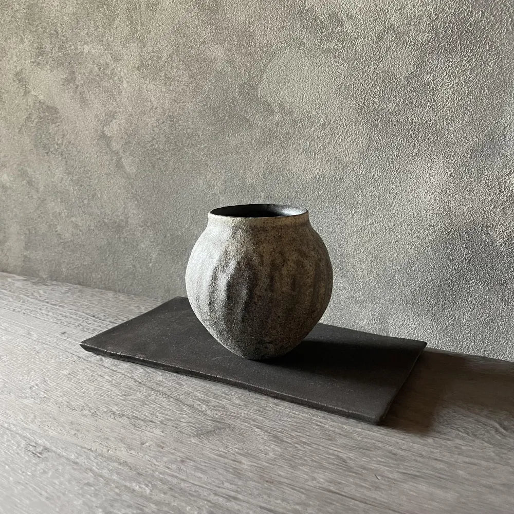 花器　グレー