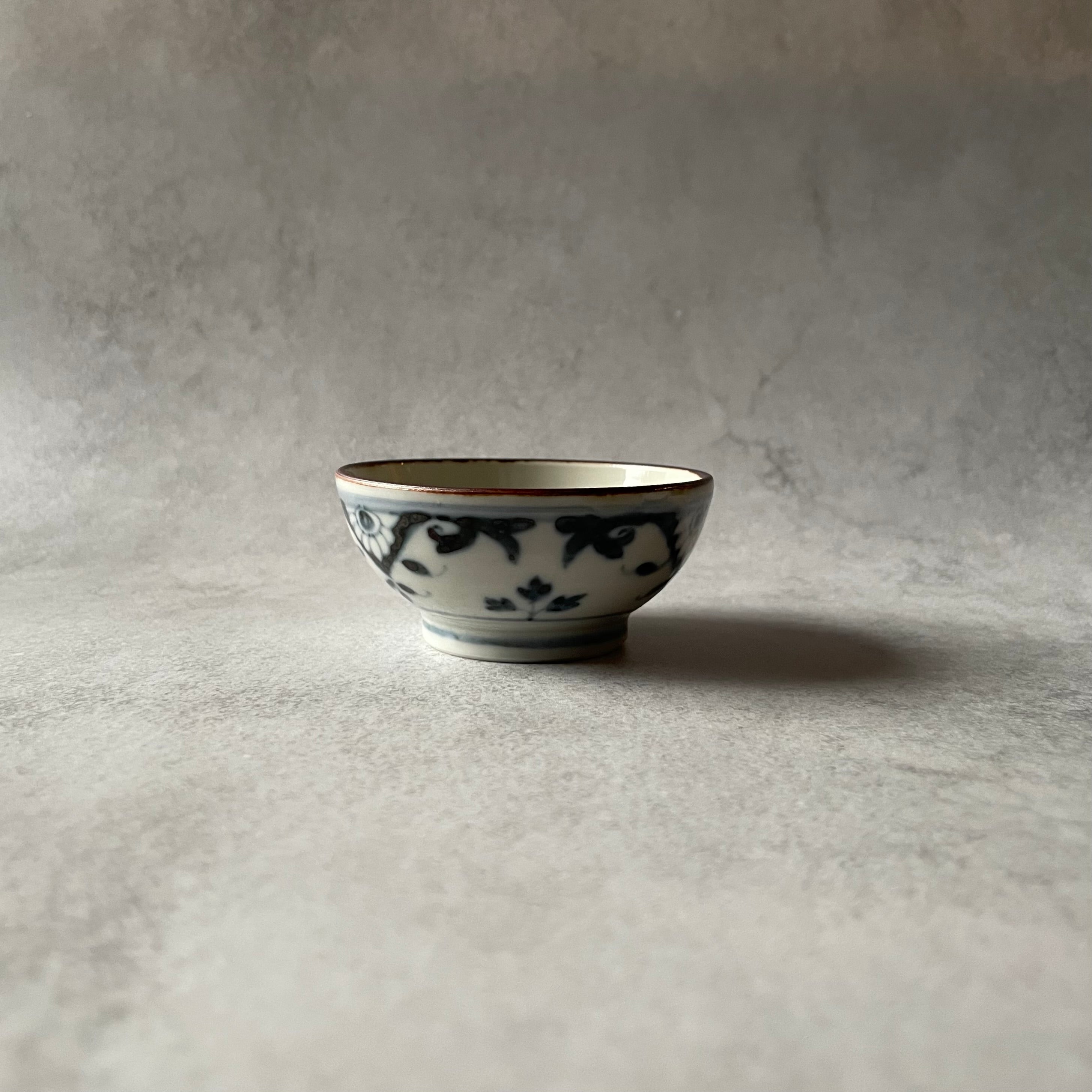 染付　半菊文　盃