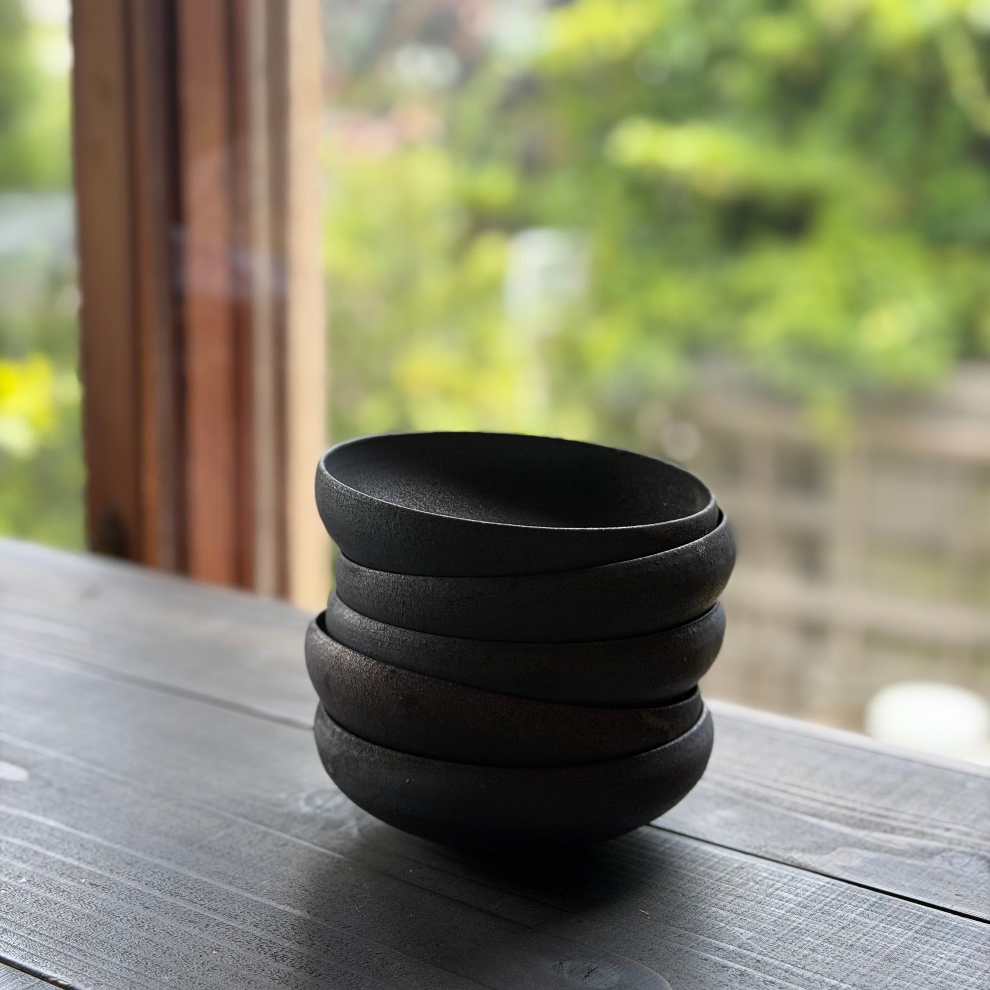 黒釉　丸取り鉢