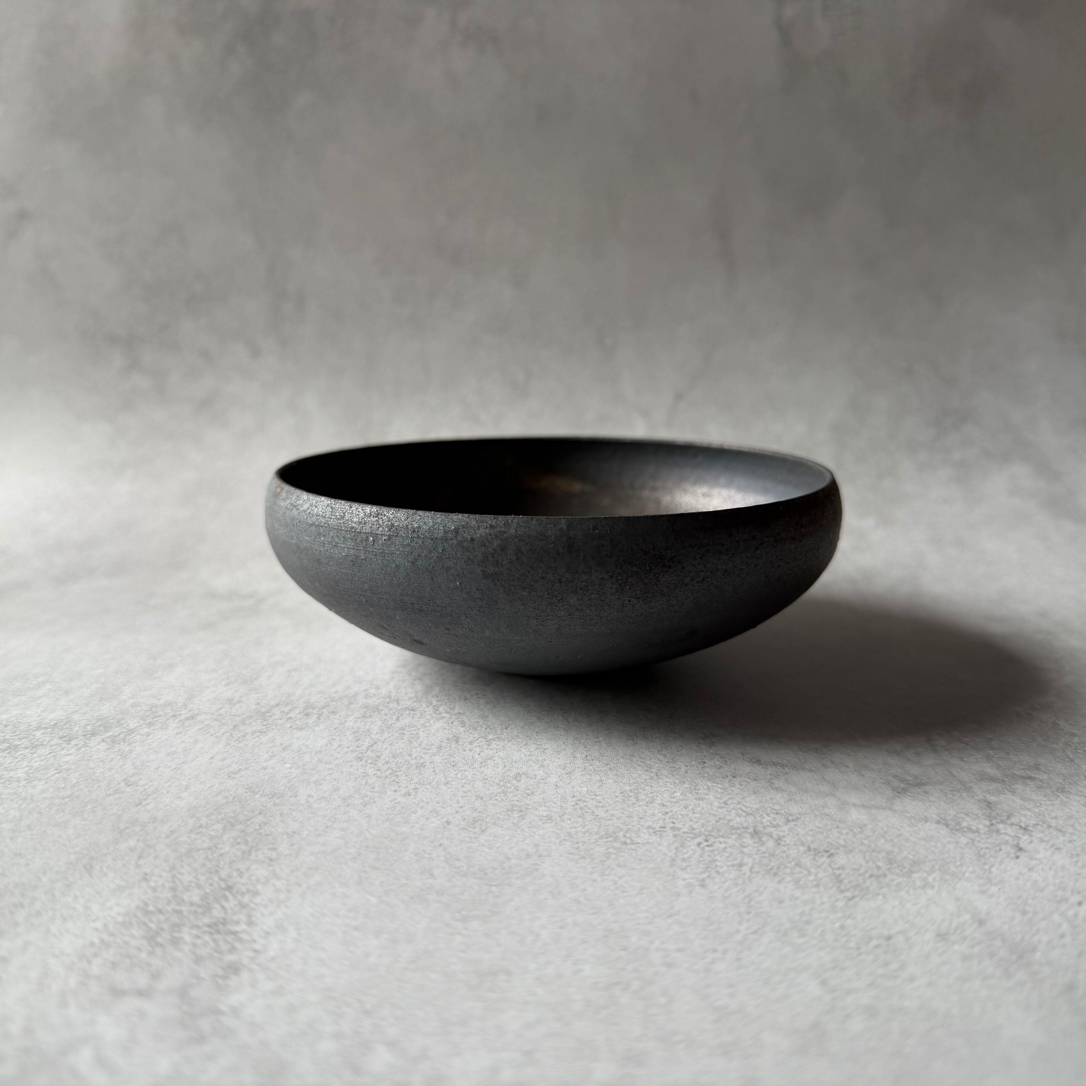 黒釉　丸取り鉢
