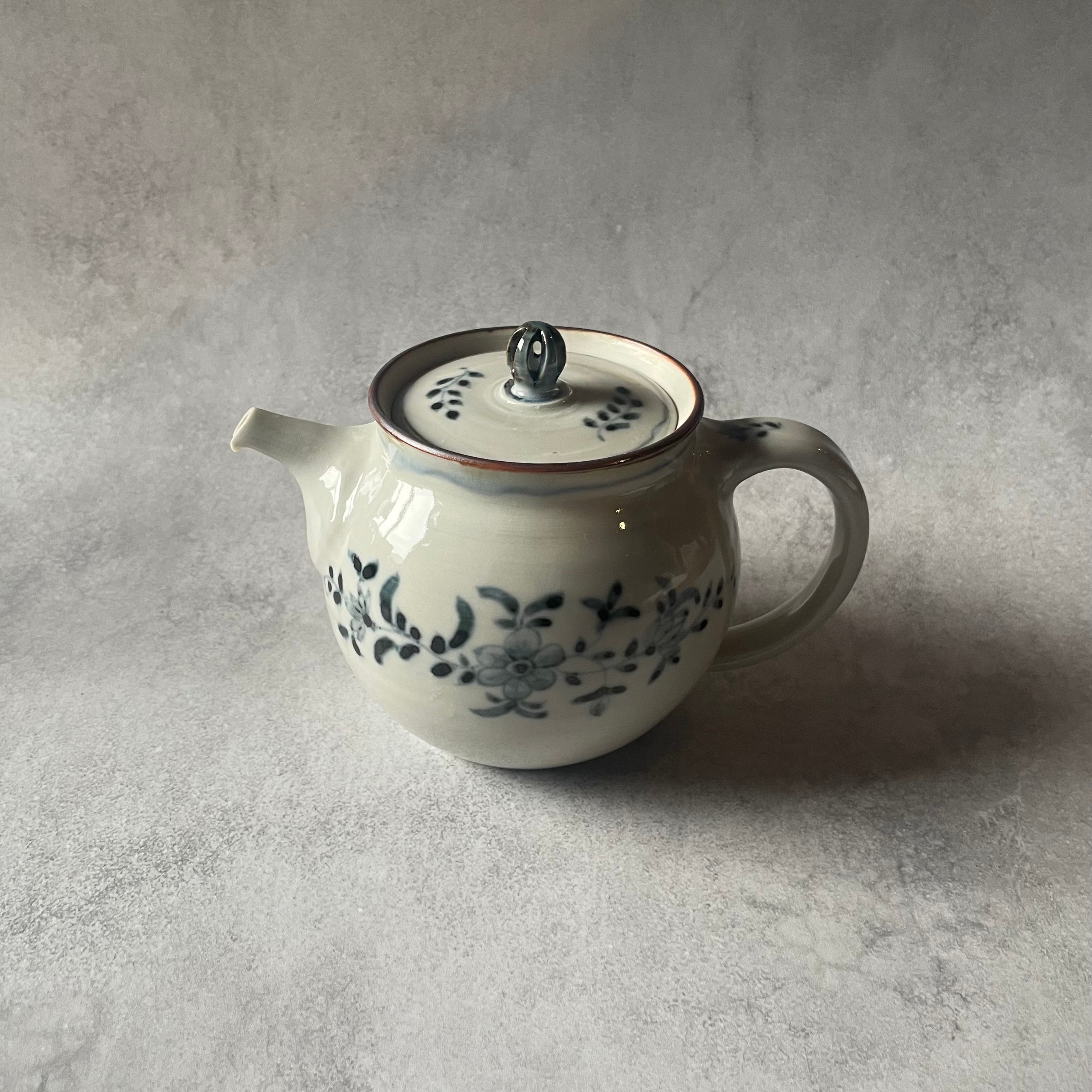 ポット　花唐草