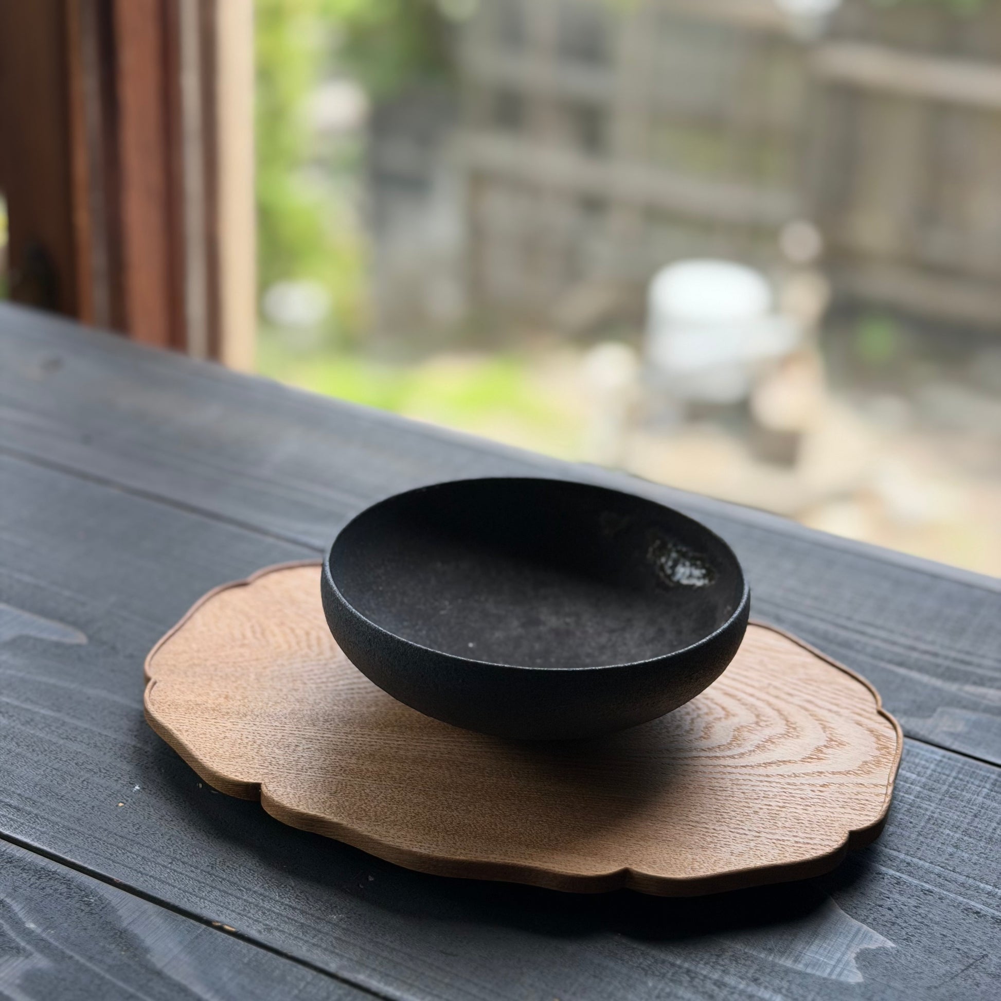 黒釉　丸取り鉢