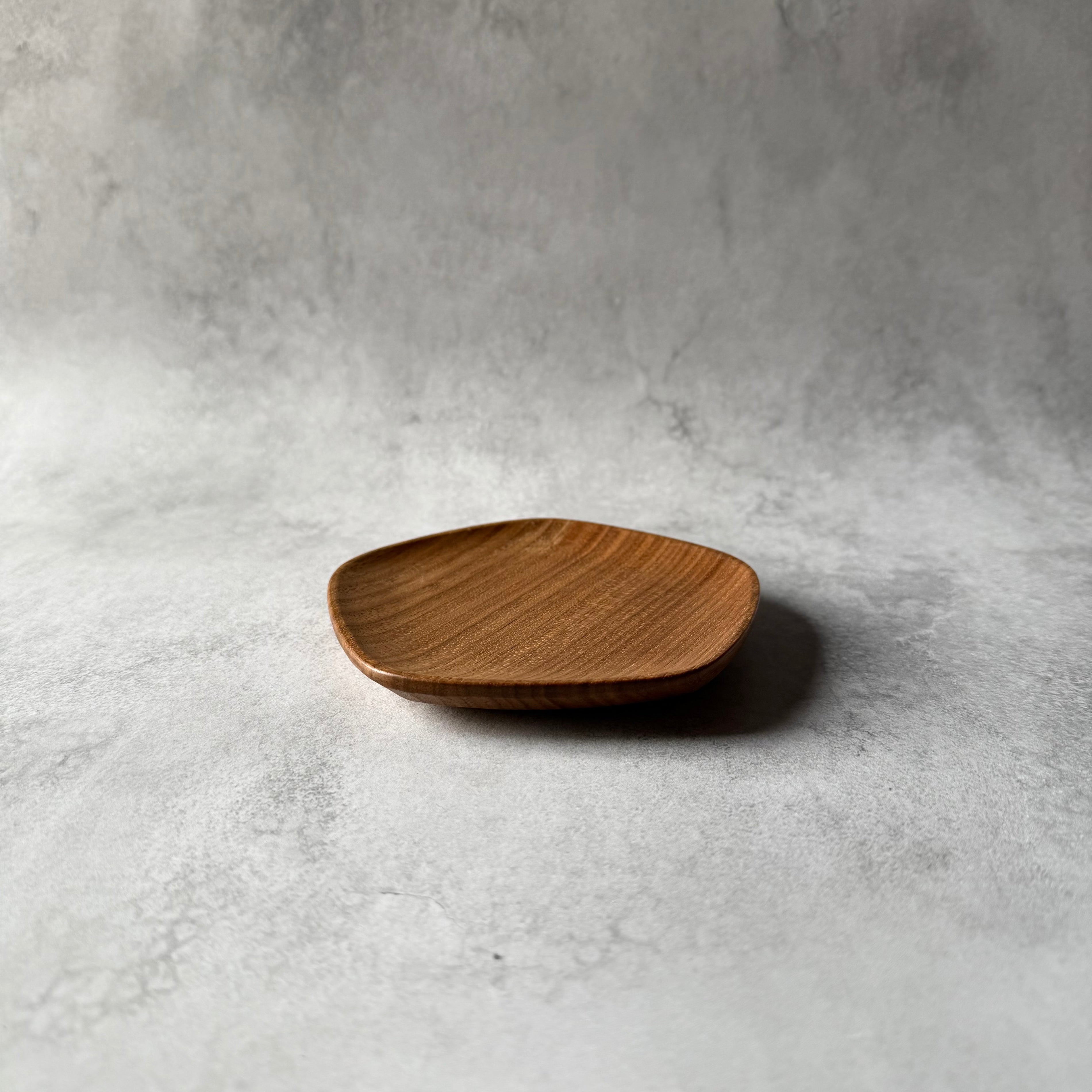 五角豆皿　(オニグルミ)