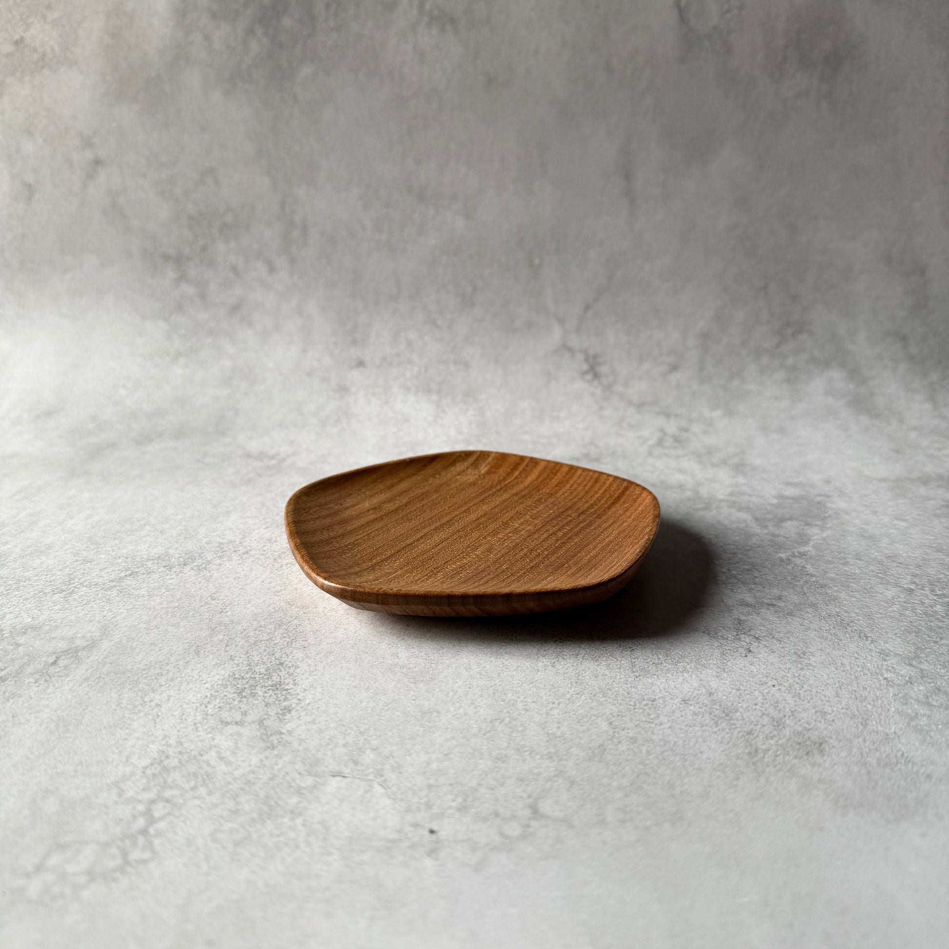 五角豆皿　(オニグルミ)