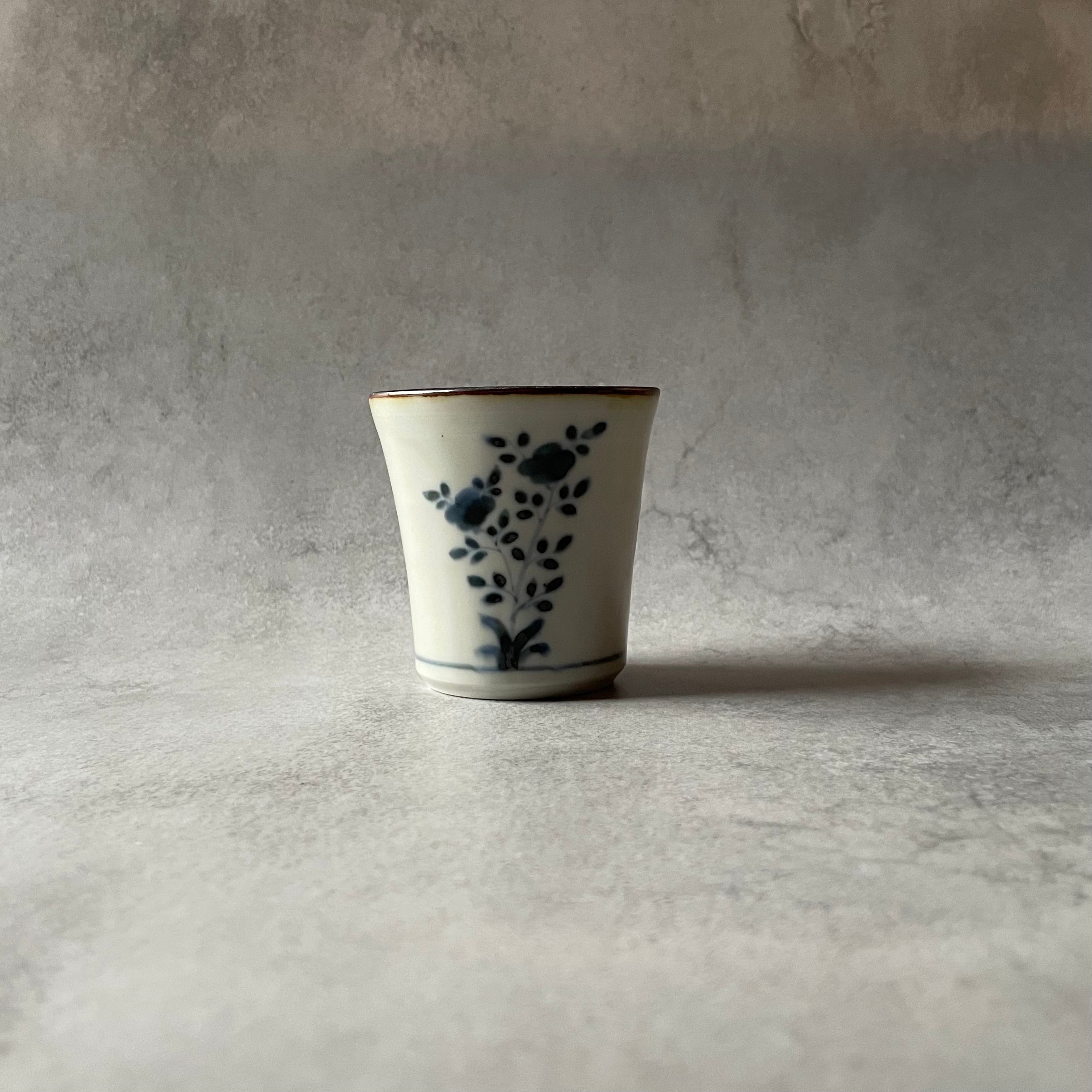 染付　だみ花文　猪口