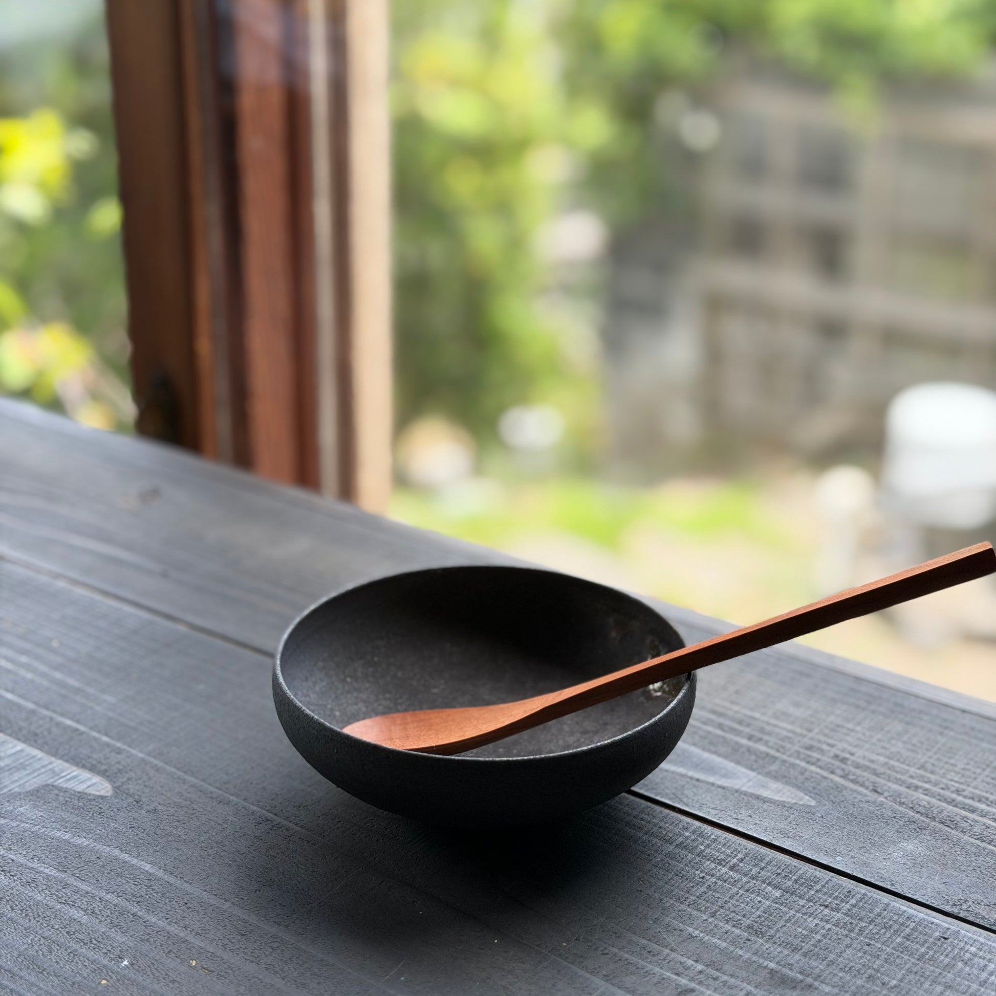 黒釉　丸取り鉢