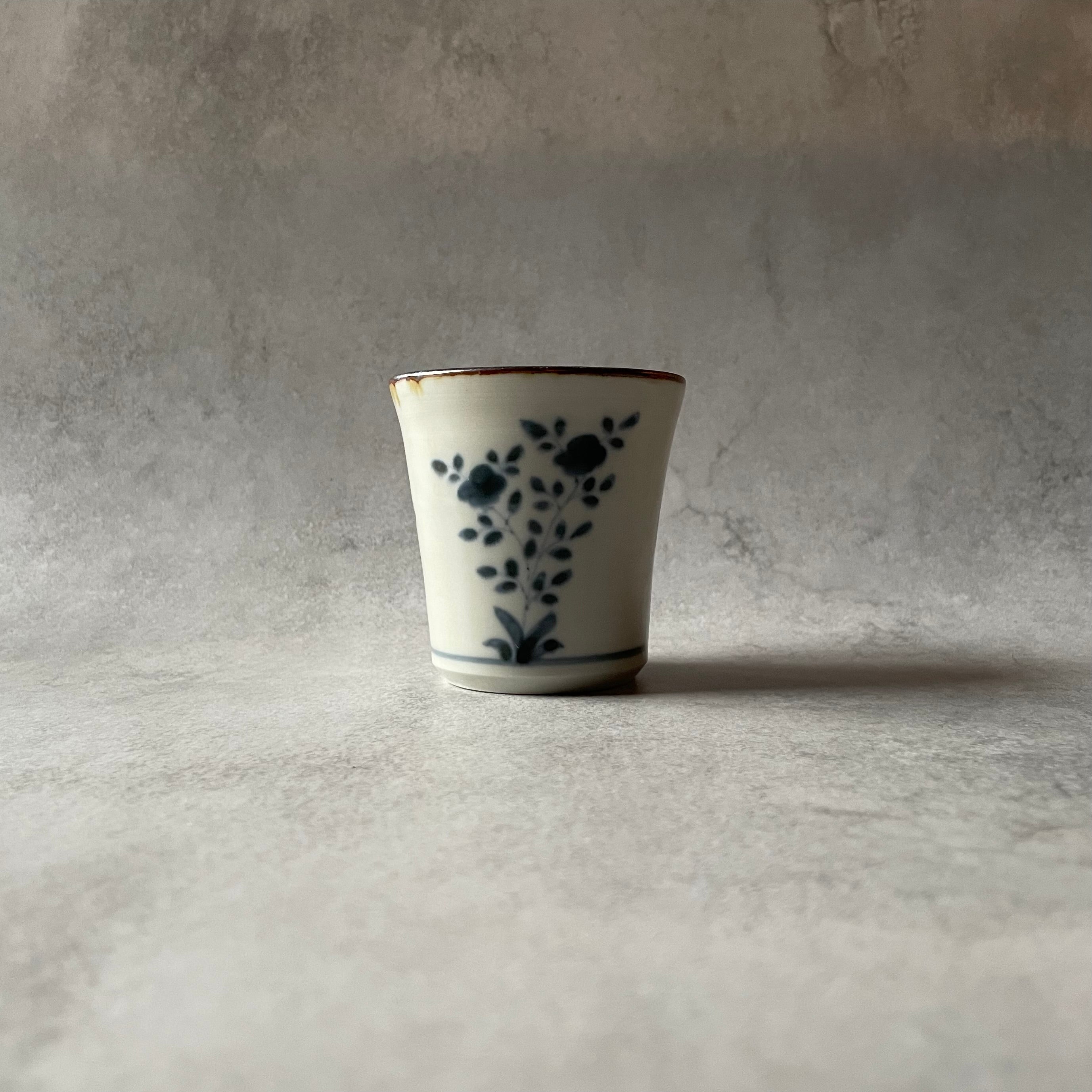 染付　だみ花文　猪口