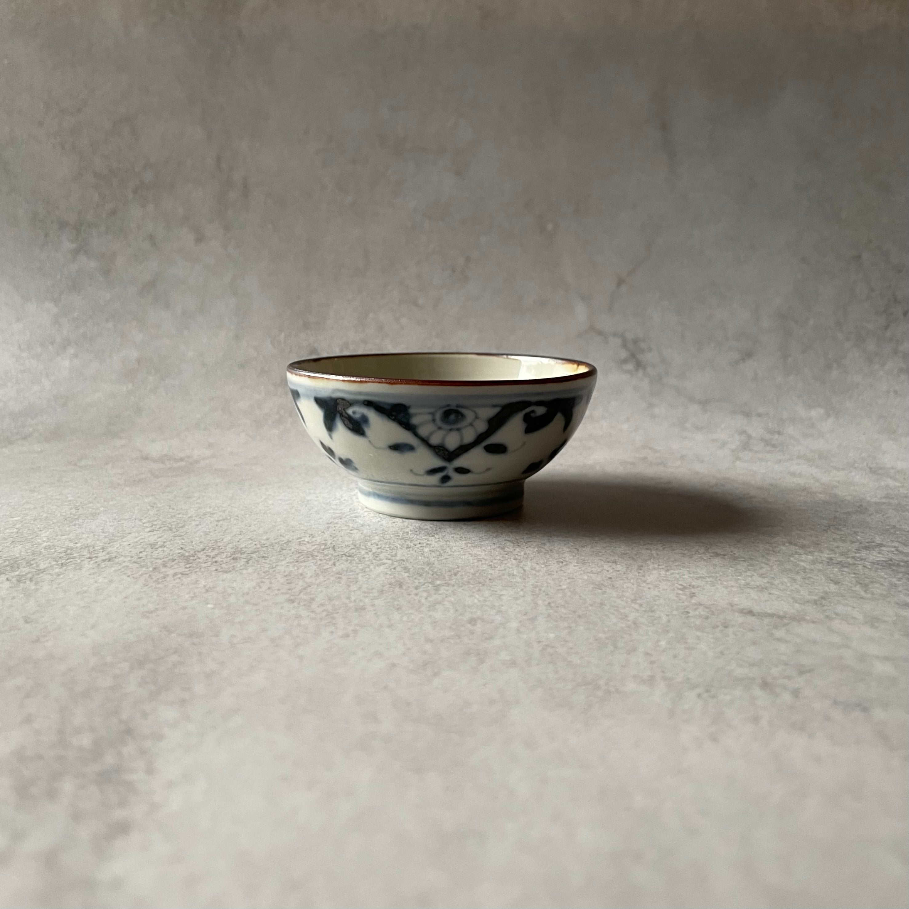 染付　半菊文　盃