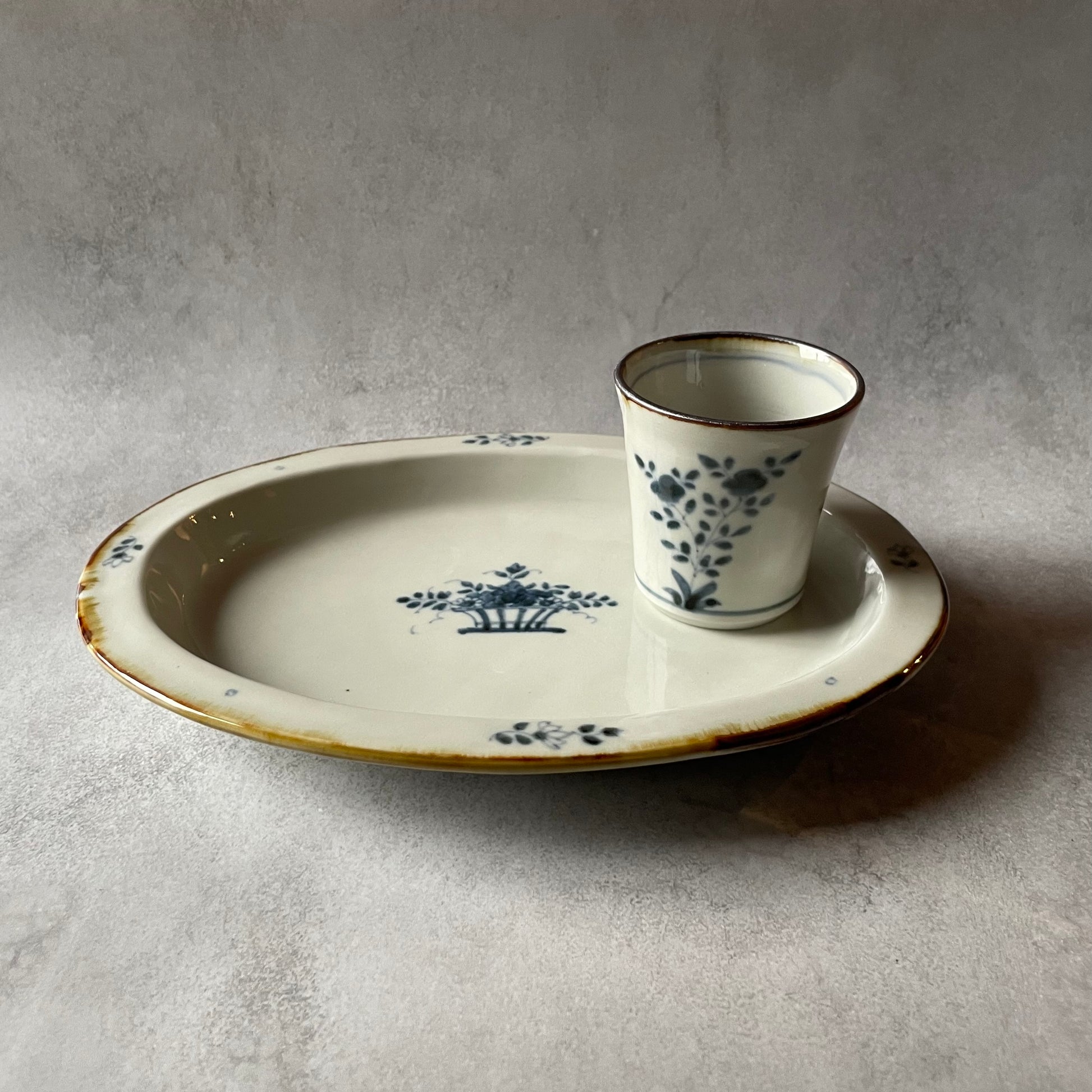 染付　だみ花文　猪口