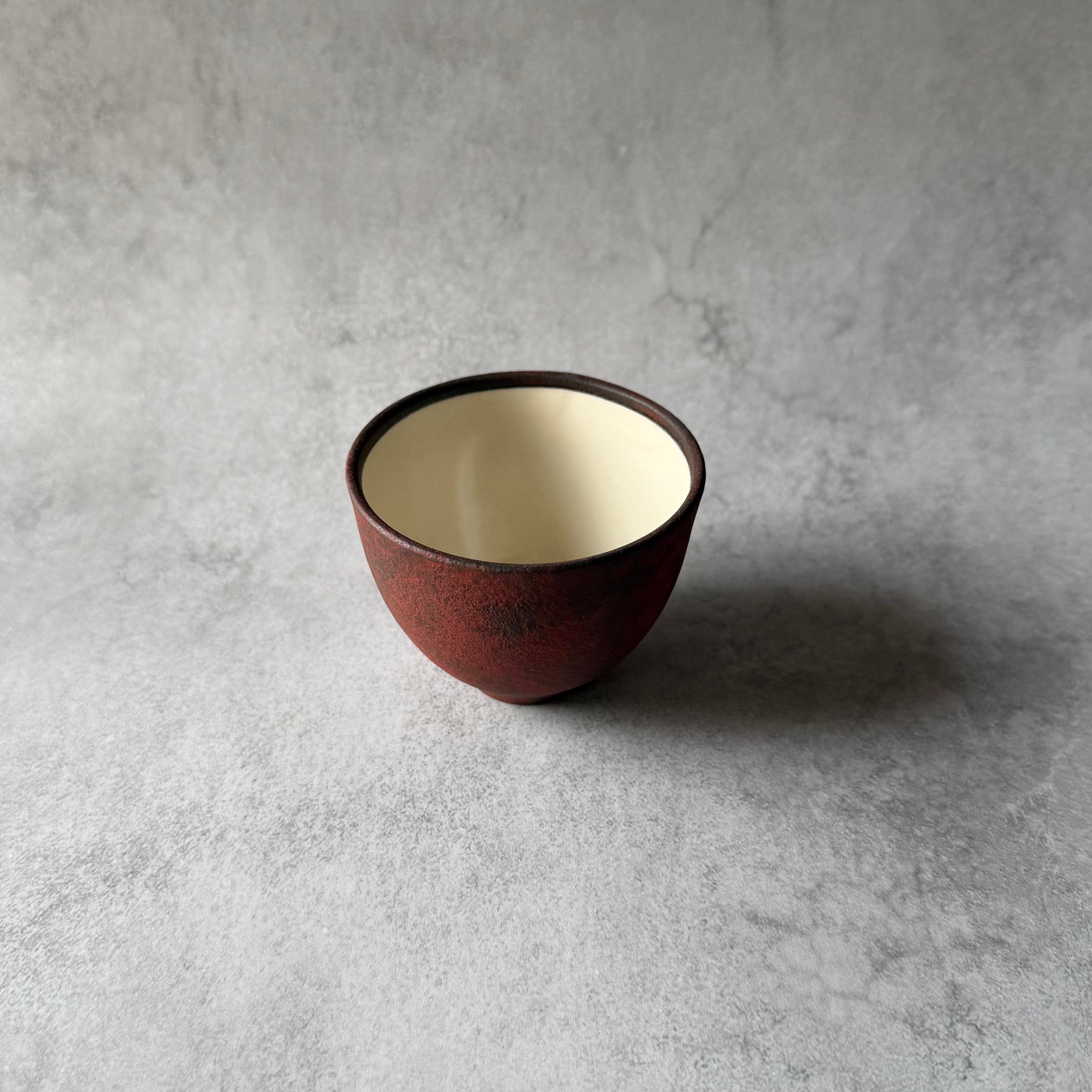 湯のみ　(内側　白)  赤