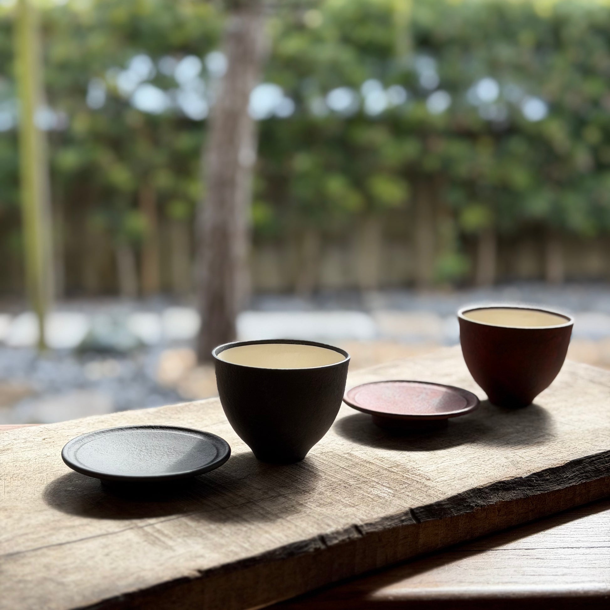 湯のみ　(内側　白) 黒